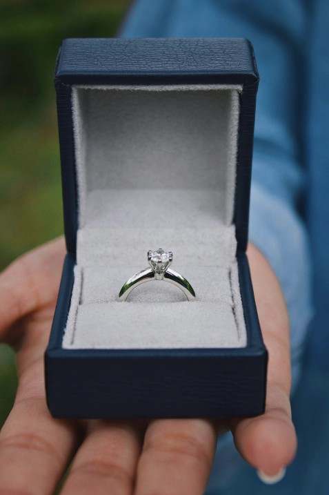 Zarte Kette mit Diamant